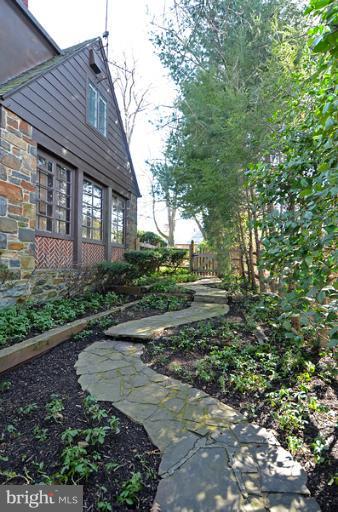 1008 Winding Way Baltimore, MD 21210 - Photo 20 of 30 Side path
