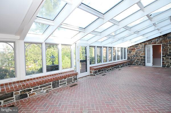 1008 Winding Way Baltimore, MD 21210 - Photo 21 of 30 Glass roof