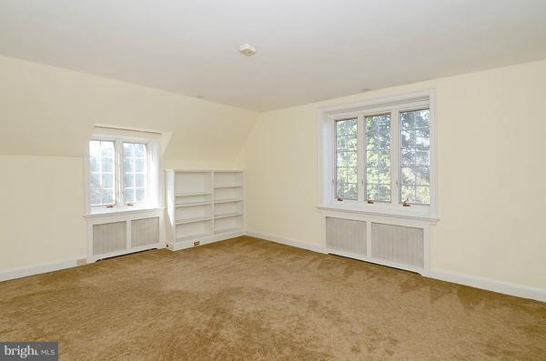1008 Winding Way Baltimore, MD 21210 - Photo 27 of 30 Window seat