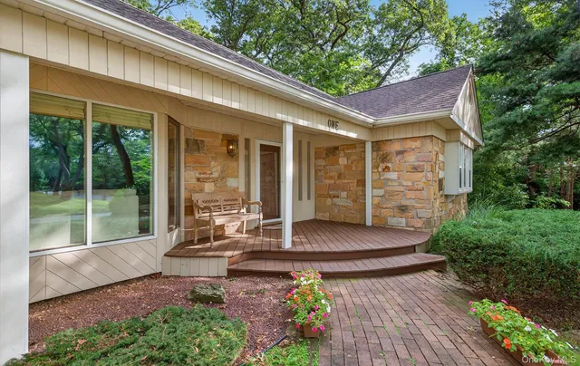 $1,399,000 | 1 May Hill Lane, Dix Hills, NY 11746