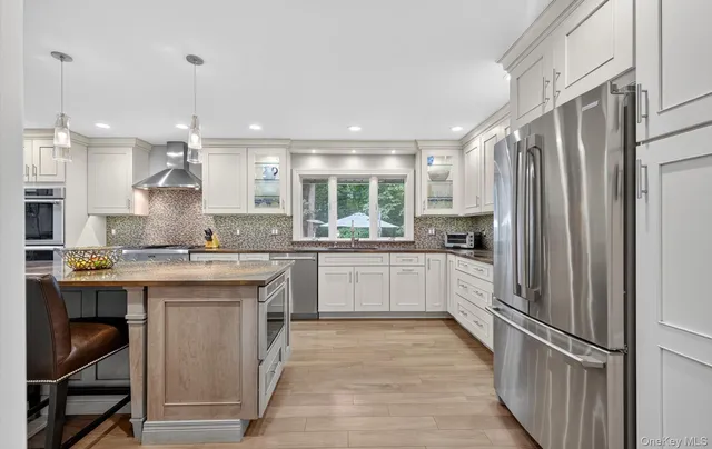 $1,399,000 | 1 May Hill Lane, Dix Hills, NY 11746