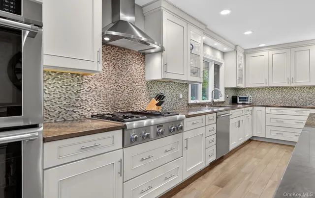 $1,399,000 | 1 May Hill Lane, Dix Hills, NY 11746