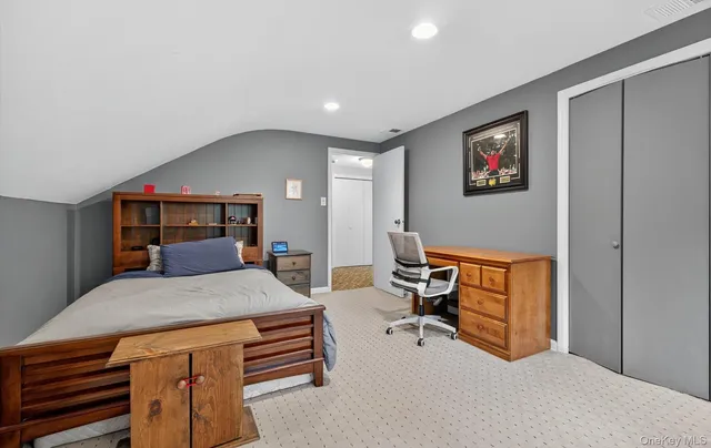 $1,399,000 | 1 May Hill Lane, Dix Hills, NY 11746