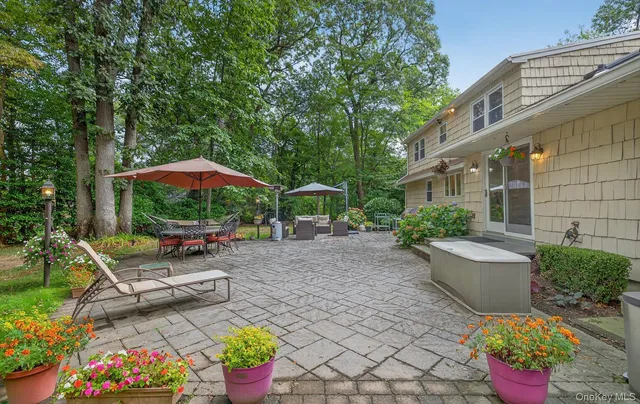 $1,399,000 | 1 May Hill Lane, Dix Hills, NY 11746