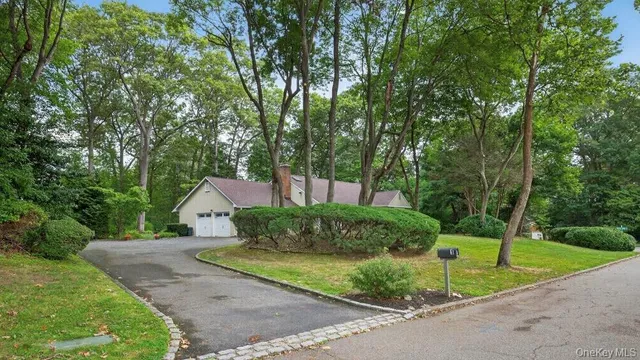$1,399,000 | 1 May Hill Lane, Dix Hills, NY 11746