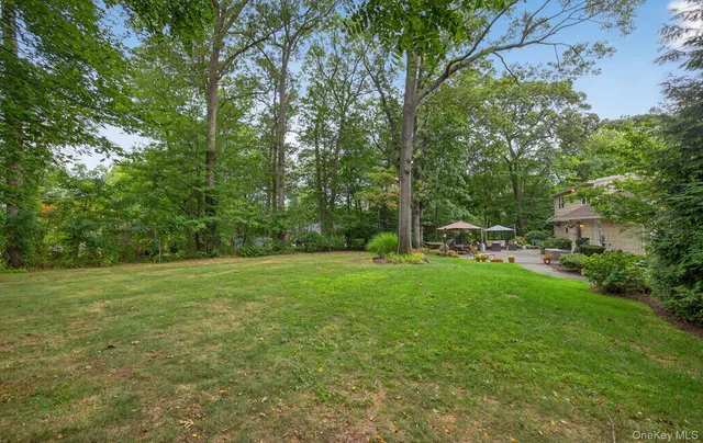 $1,399,000 | 1 May Hill Lane, Dix Hills, NY 11746