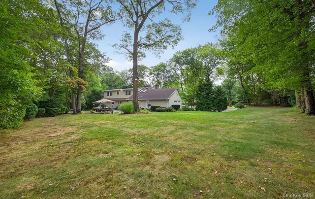 $1,399,000 | 1 May Hill Lane, Dix Hills, NY 11746