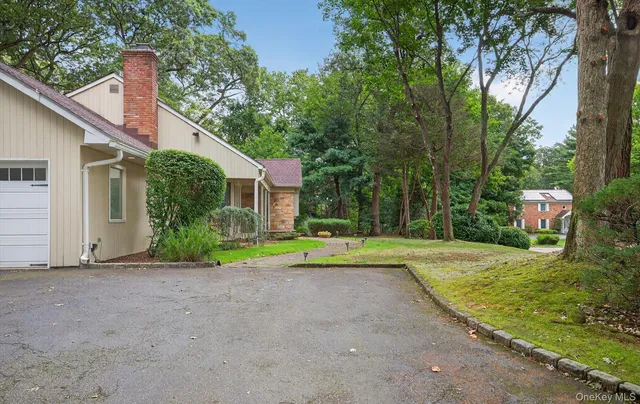 $1,399,000 | 1 May Hill Lane, Dix Hills, NY 11746