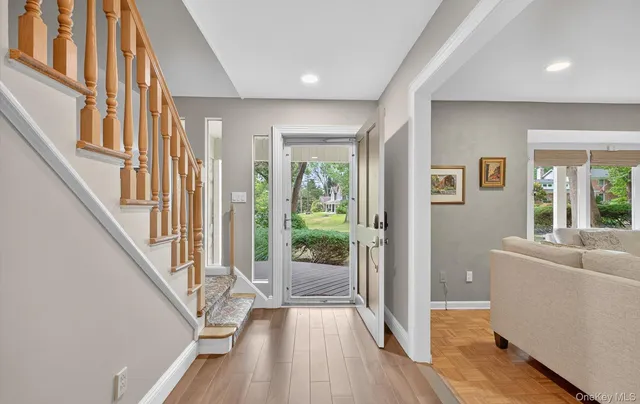 $1,399,000 | 1 May Hill Lane, Dix Hills, NY 11746