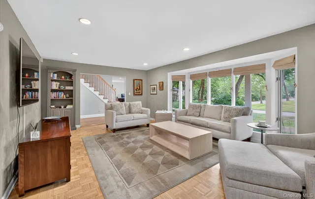 $1,399,000 | 1 May Hill Lane, Dix Hills, NY 11746