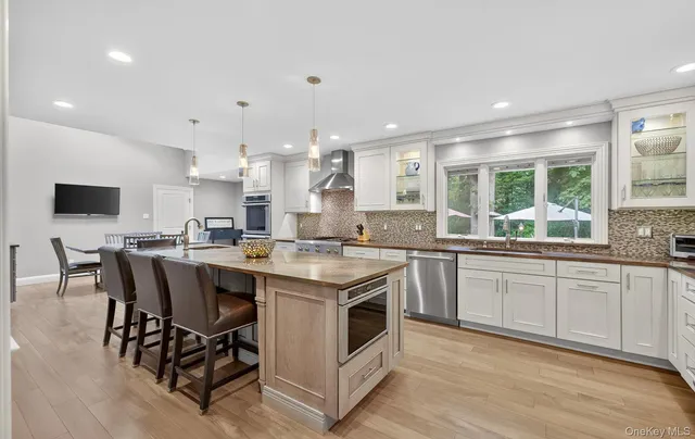 $1,399,000 | 1 May Hill Lane, Dix Hills, NY 11746