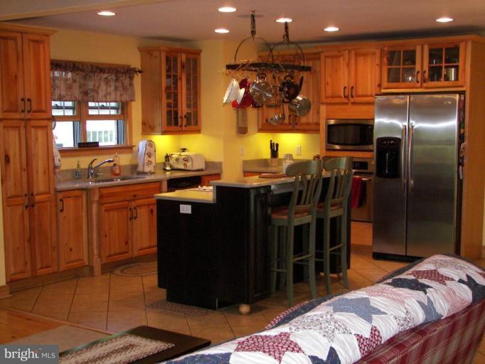 738 Cockeys Mill Road Reisterstown, MD 21136 - Photo 5 of 29 Silestone Counters & Top-line Cabinets