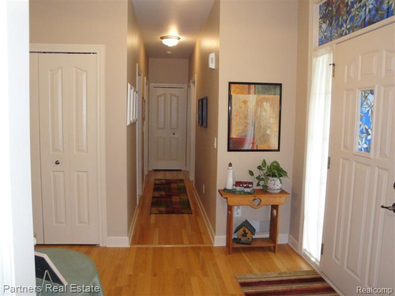 1927 Sundance Ridge Howell, MI 48843 - Photo 15 of 25 Hallway