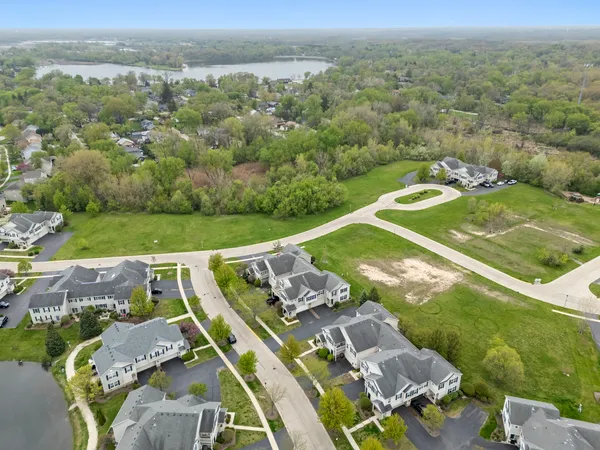 $259,000 | 609 Arbor Circle, Unit 609, Lakemoor, IL 60051