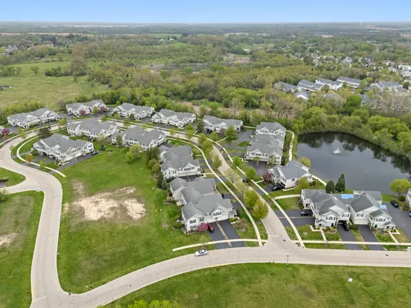 $259,000 | 609 Arbor Circle, Unit 609, Lakemoor, IL 60051
