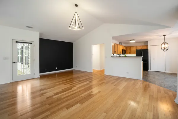 $259,000 | 609 Arbor Circle, Unit 609, Lakemoor, IL 60051