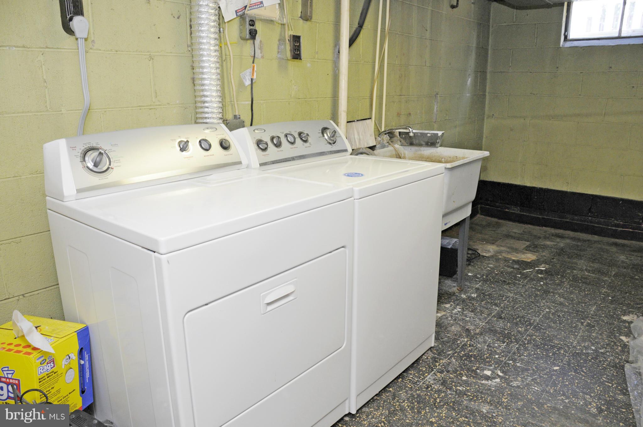 606 Cleveland Road Linthicum Heights, MD 21090 - Photo 20 of 24 a utility room with dryer and washer