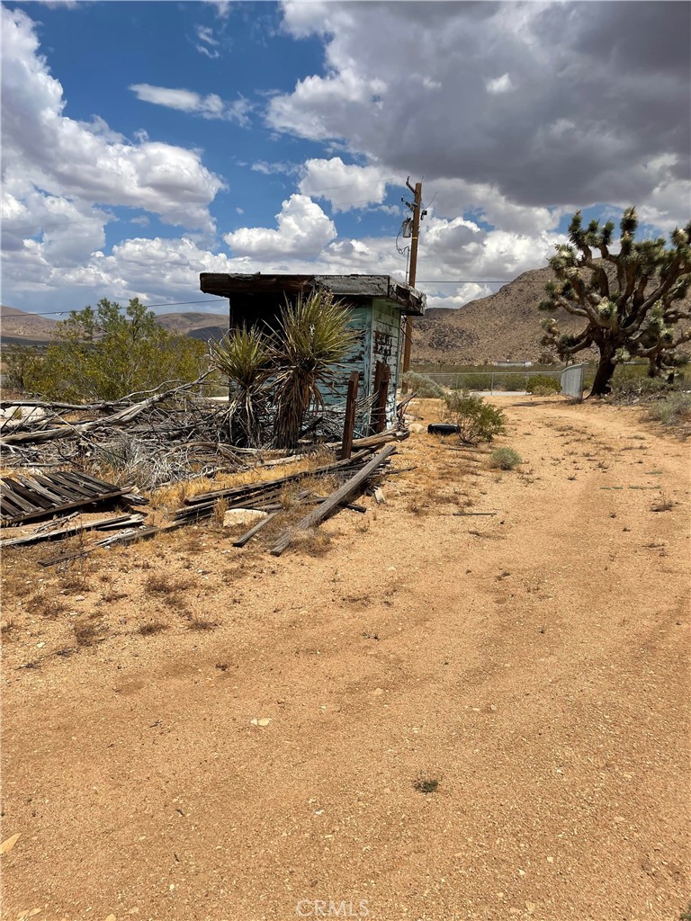 25375 Zuni Road Apple Valley, CA 92307 - Photo 1 of 1 a view of a terrace