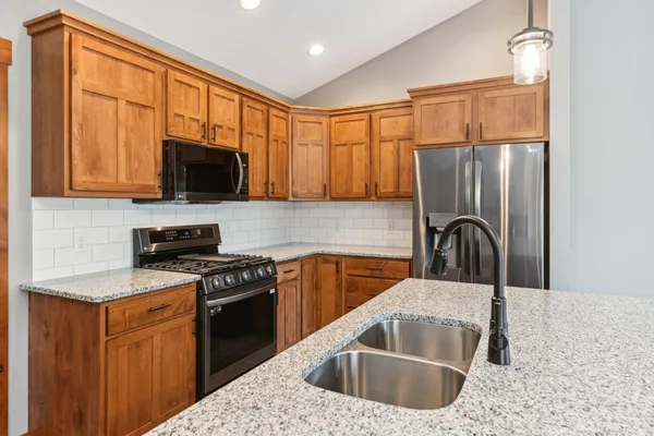 $525,000 | 1635 72nd Avenue, Hammond, WI 54015