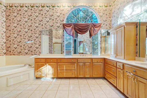 $699,500 | 3065 Oak Creek Drive, Paris, TX 75462