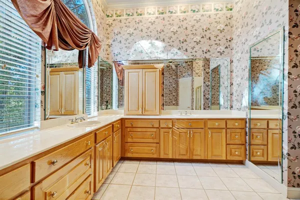 $699,500 | 3065 Oak Creek Drive, Paris, TX 75462