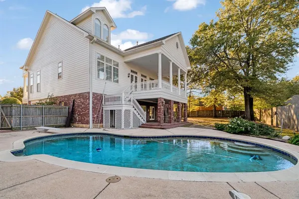 $699,500 | 3065 Oak Creek Drive, Paris, TX 75462