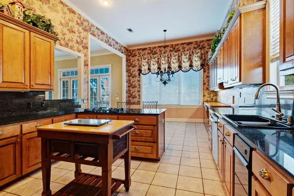 $699,500 | 3065 Oak Creek Drive, Paris, TX 75462