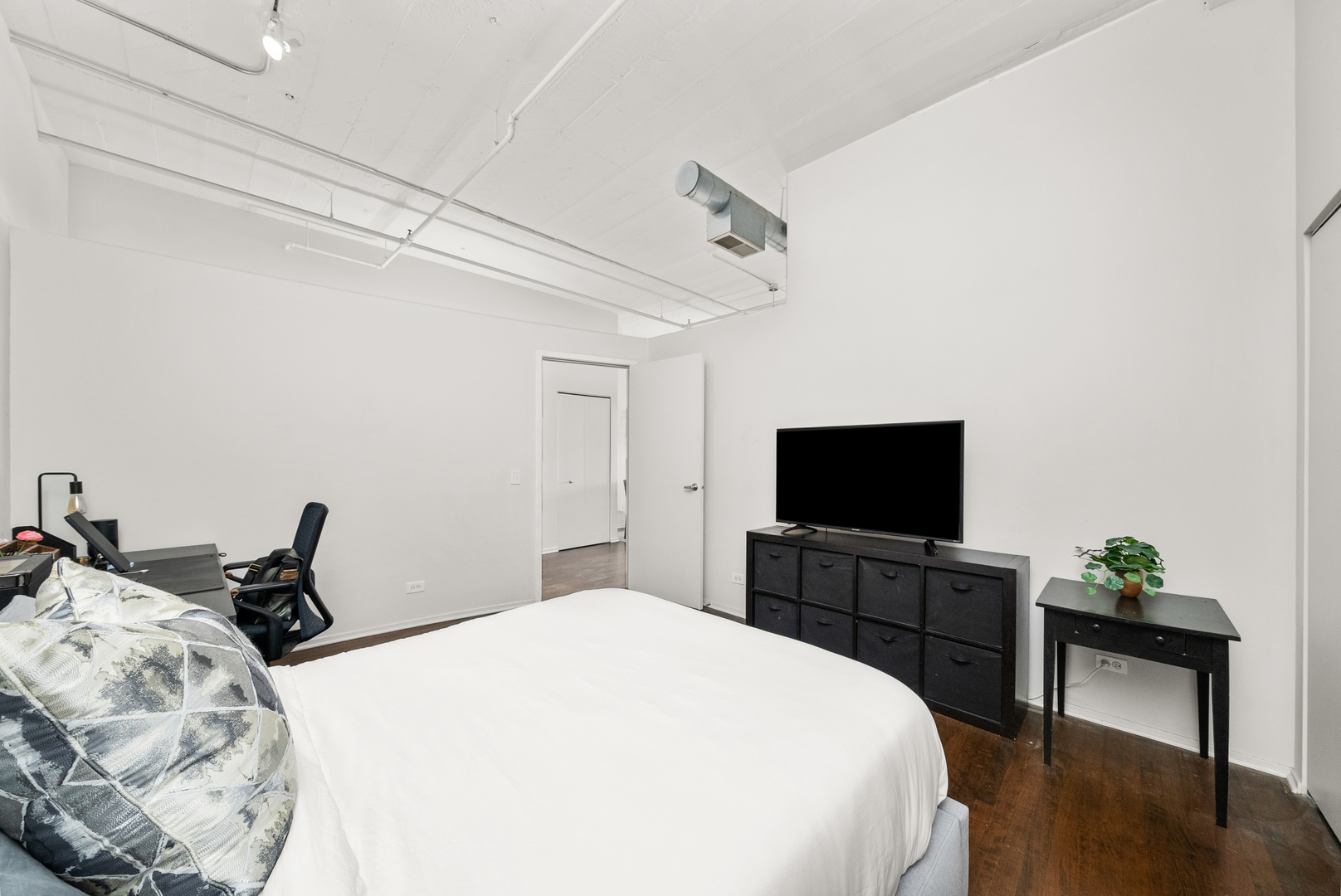 1530 South State Street, Unit 722 Chicago, IL 60605 - Photo 15 of 32