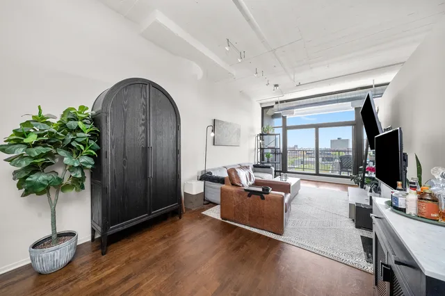 $425,000 | 1530 South State Street, Unit 722, Chicago, IL 60605