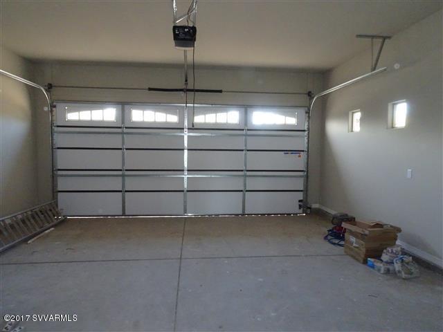 6145 North Cheney Court Rimrock, AZ 86335 - Photo 16 of 28 GARAGE