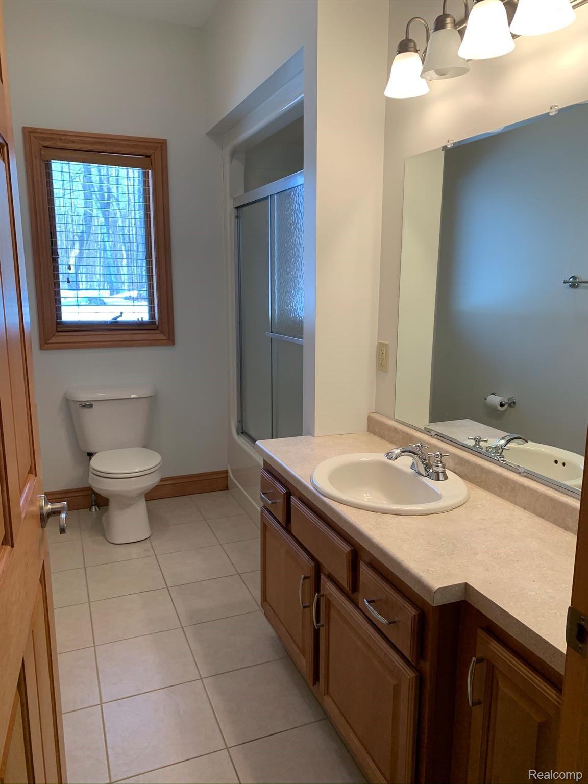 65 Tipperary Road Gladstone, MI 49837 - Photo 17 of 32 Guest Bath.jpeg