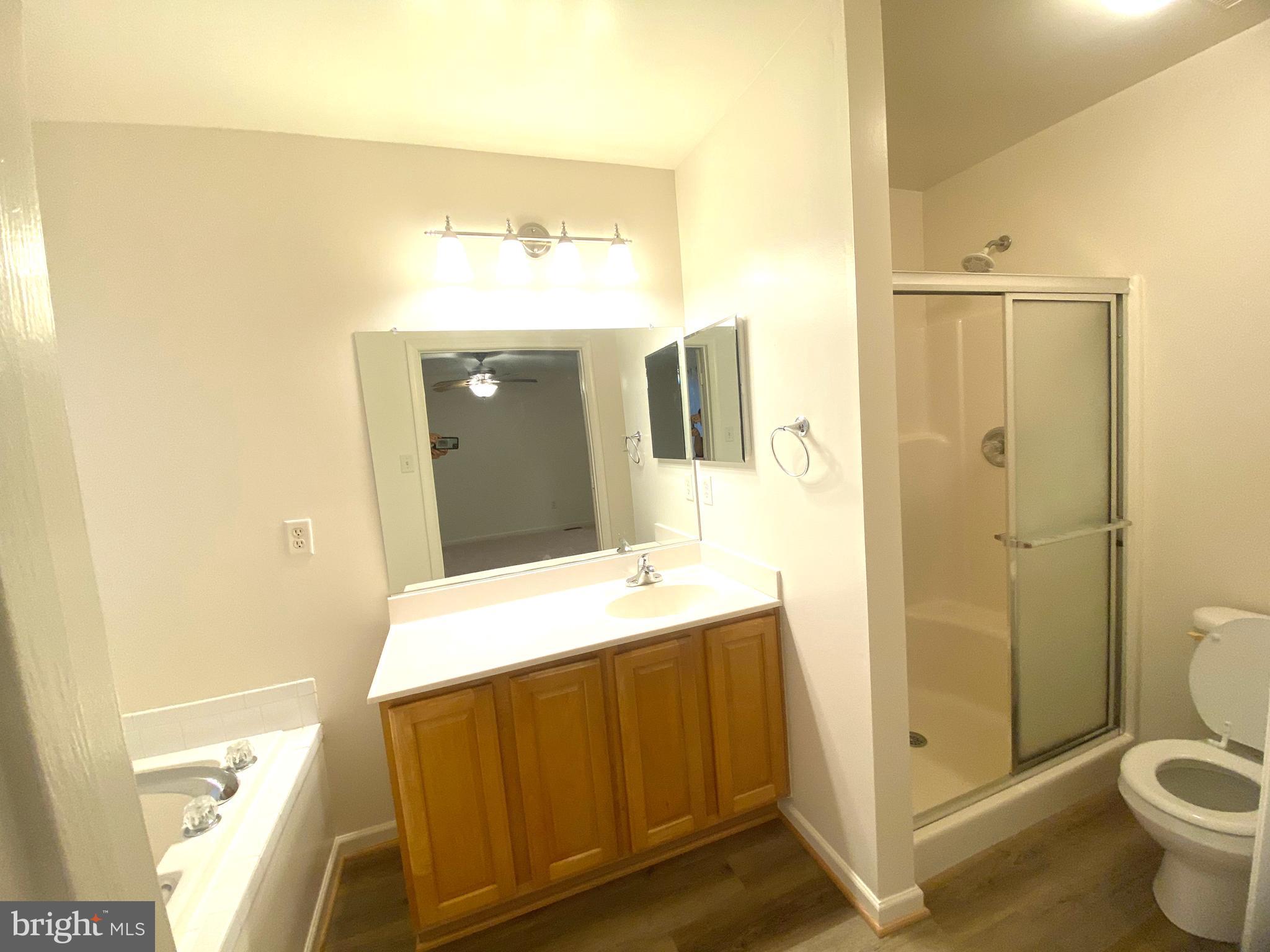 5377 Partners Court Frederick, MD 21703 - Photo 22 of 40 Master bathroom w/soaking tub & separate shower