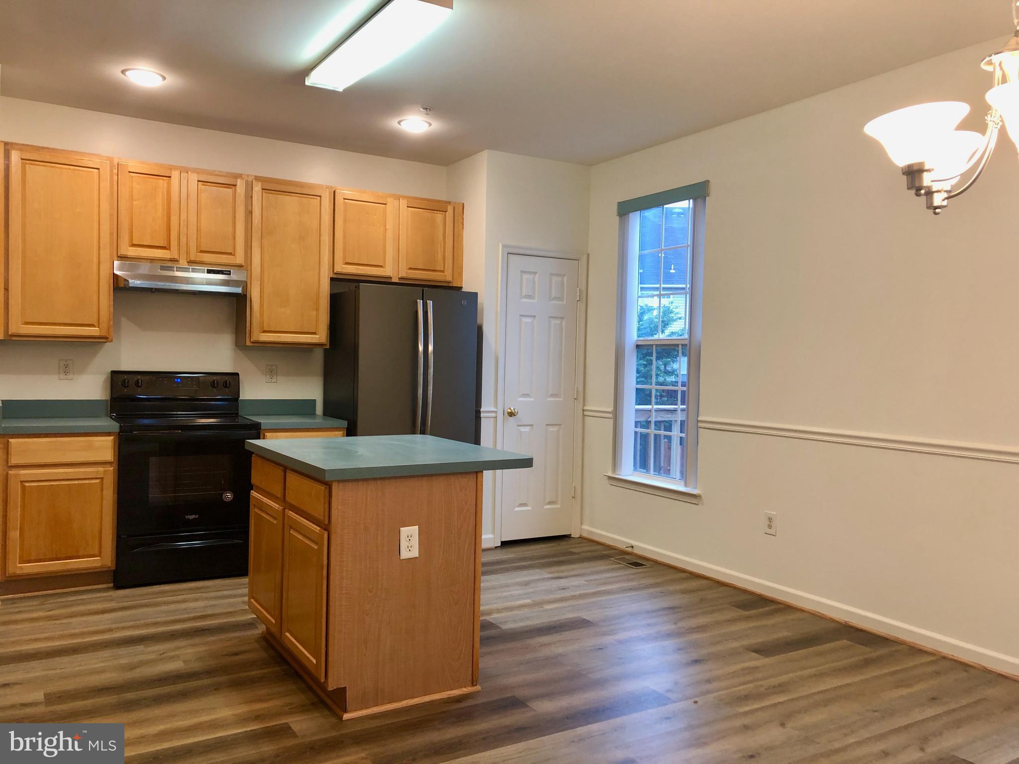 5377 Partners Court Frederick, MD 21703 - Photo 10 of 40 Bright kitchen with center isle