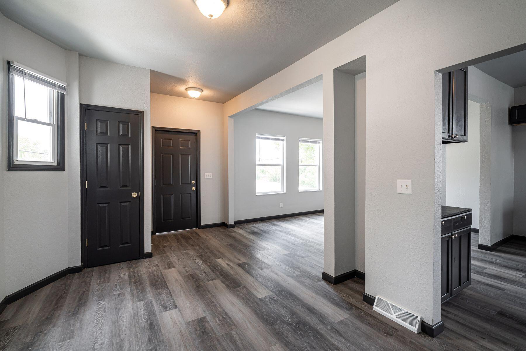 547 North 25th Street Milwaukee, WI 53233 - Photo 8 of 27 Dining Area off Kitchen