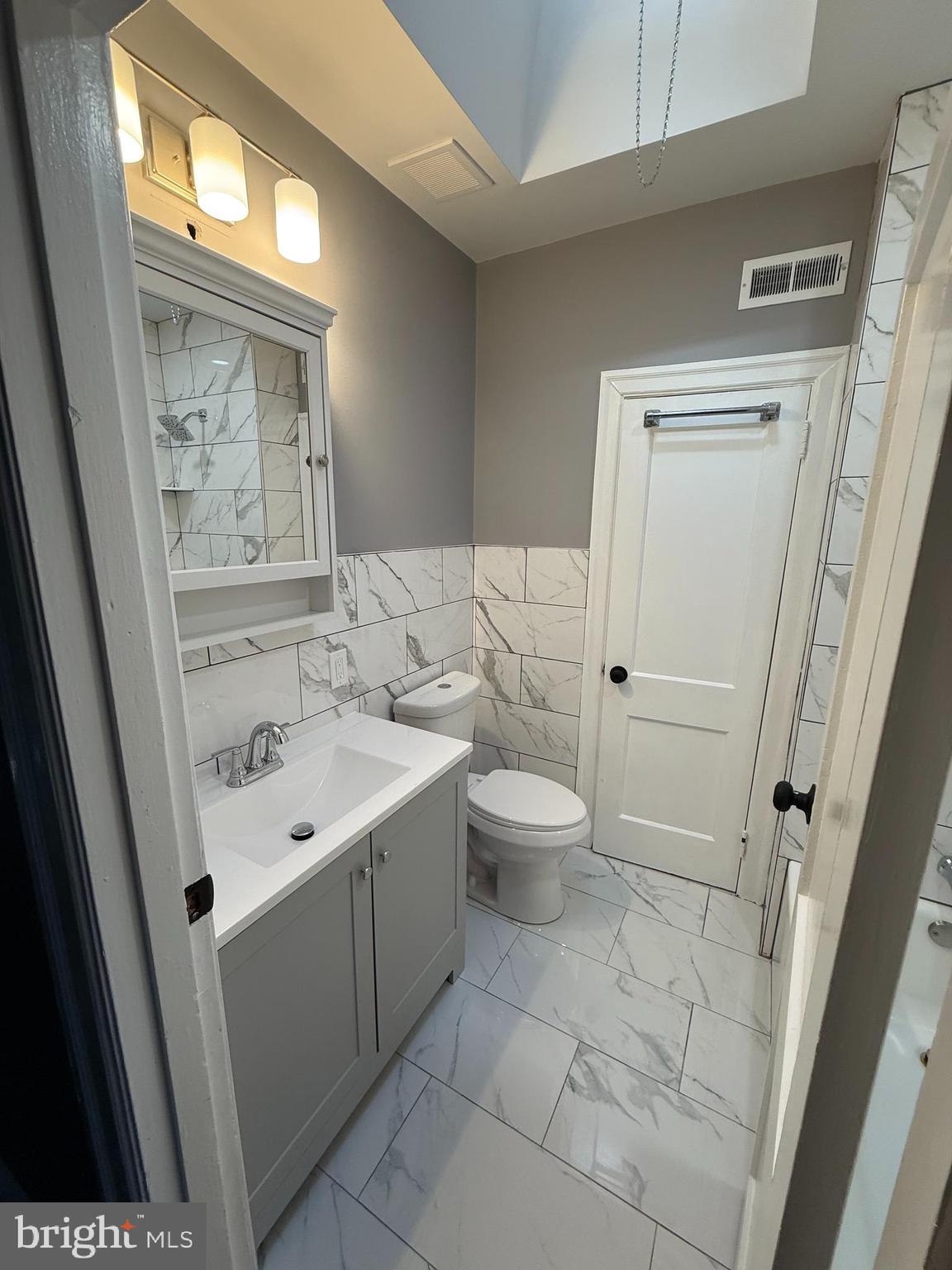 738 East Rittenhouse Street Philadelphia, PA 19144 - Photo 29 of 31 Upstairs Bathroom