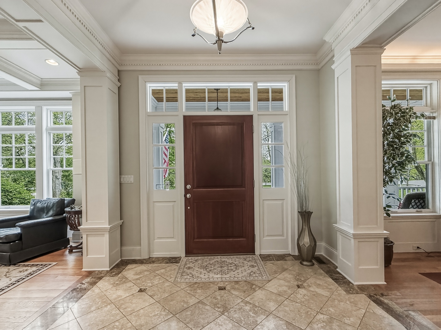 780 Prairie Road Glencoe, IL 60022 - Photo 3 of 30 a view of an entryway with a livingroom