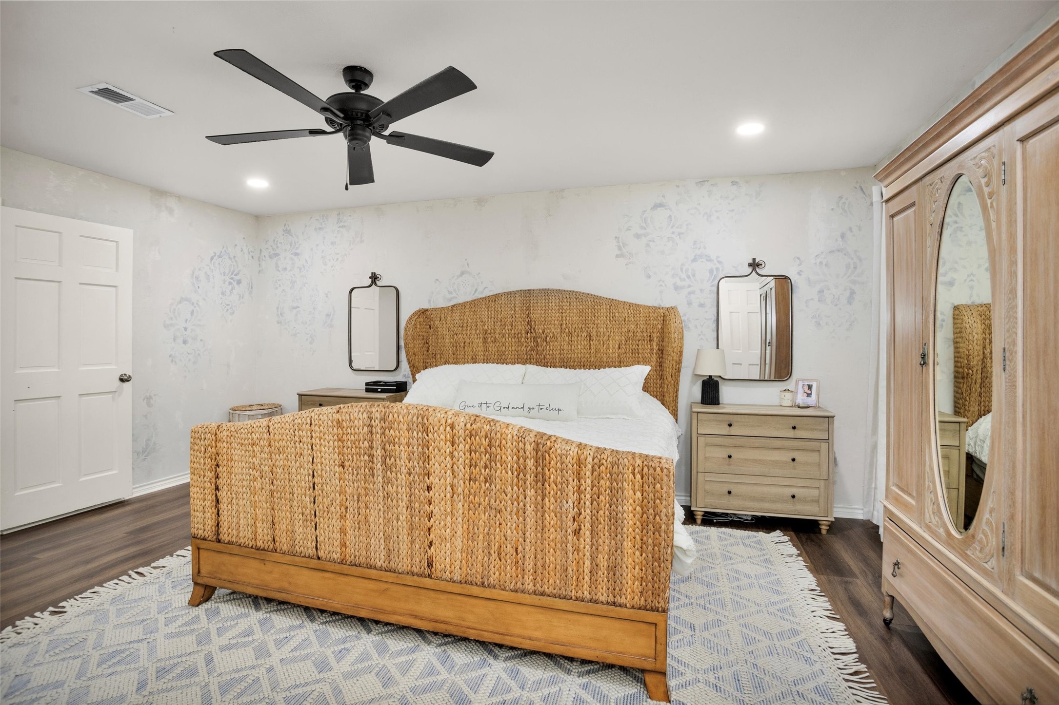 40610 Mill Creek Road Magnolia, TX 77354 - Photo 12 of 31 Imagine relaxing in this large primary