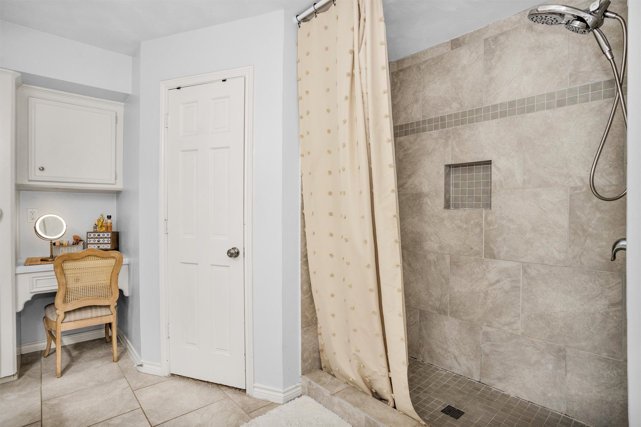 40610 Mill Creek Road Magnolia, TX 77354 - Photo 15 of 31 LARGE beautiful shower and wait their is a vanity in the primary