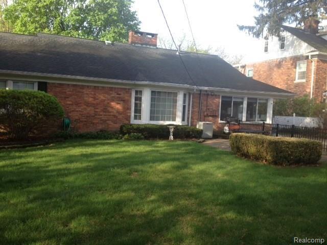 54 Roslyn Road Grosse Pointe, MI 48236 - Photo 4 of 12 IMG_0287.jpg