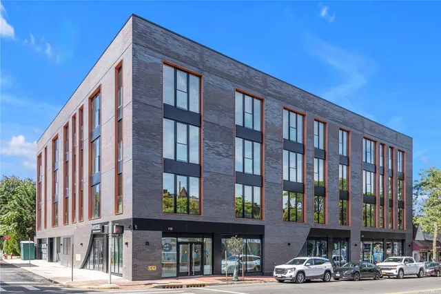 $5,500 | 108 Middle Neck Road, Unit 2A, Great Neck, NY 11021