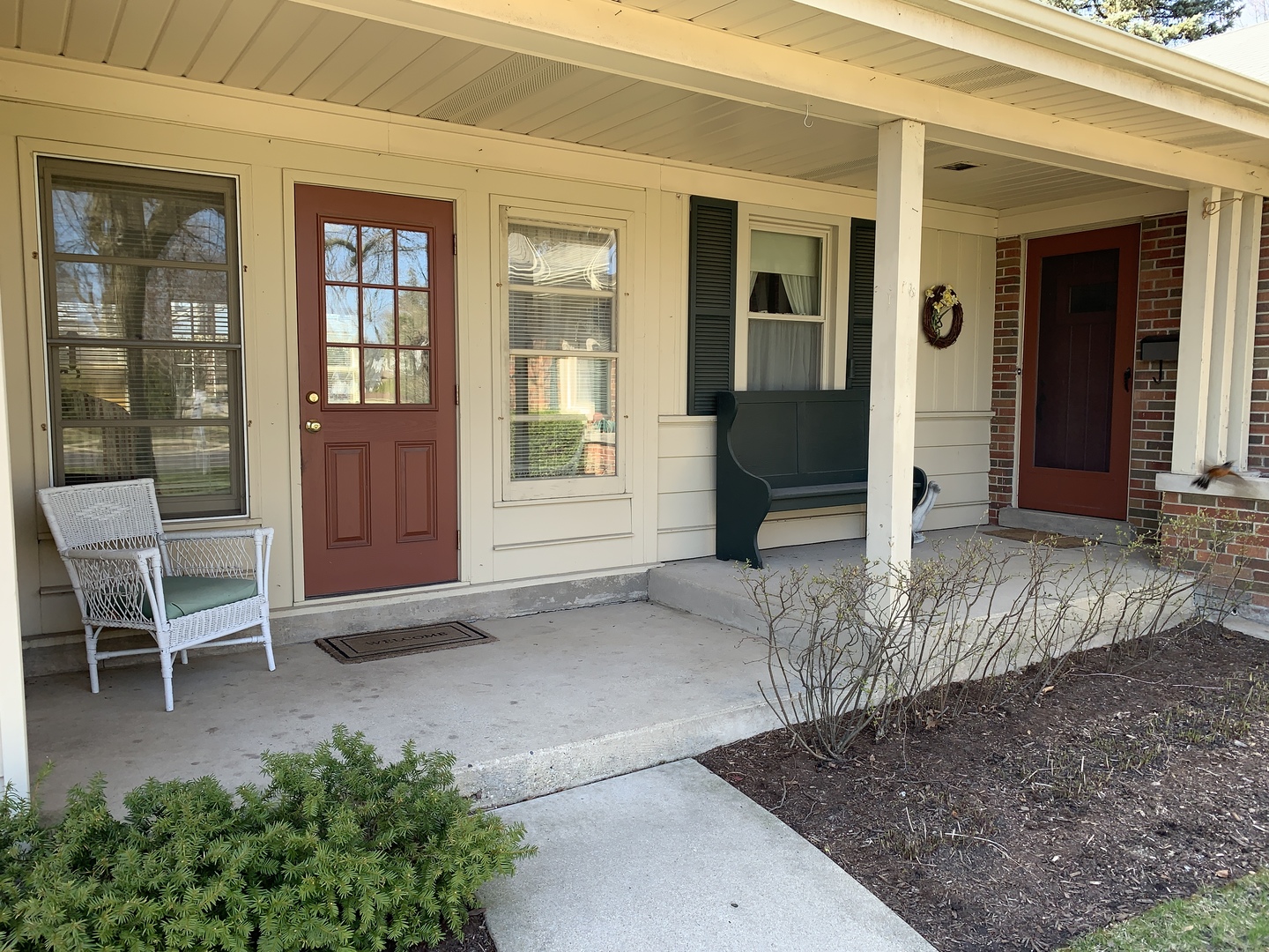 830 Warrington Road Deerfield, IL 60015 - Photo 2 of 15 front view of a house with a yard