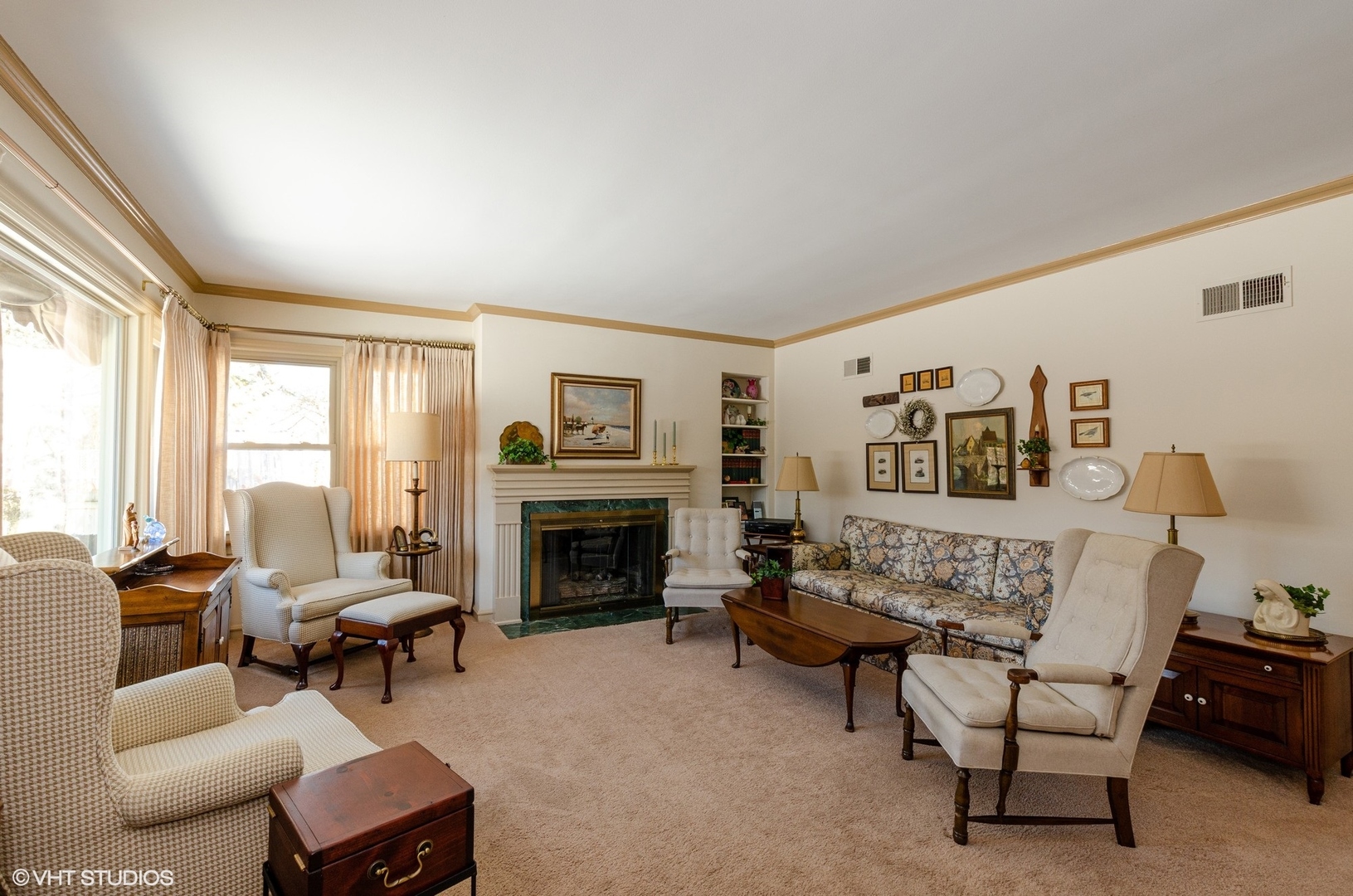 830 Warrington Road Deerfield, IL 60015 - Photo 4 of 15 a living room with furniture and a fireplace