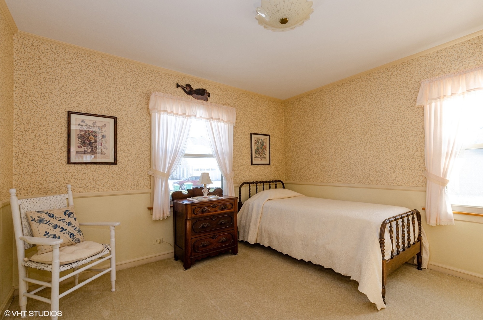 830 Warrington Road Deerfield, IL 60015 - Photo 10 of 15 a bedroom with a bed and a window