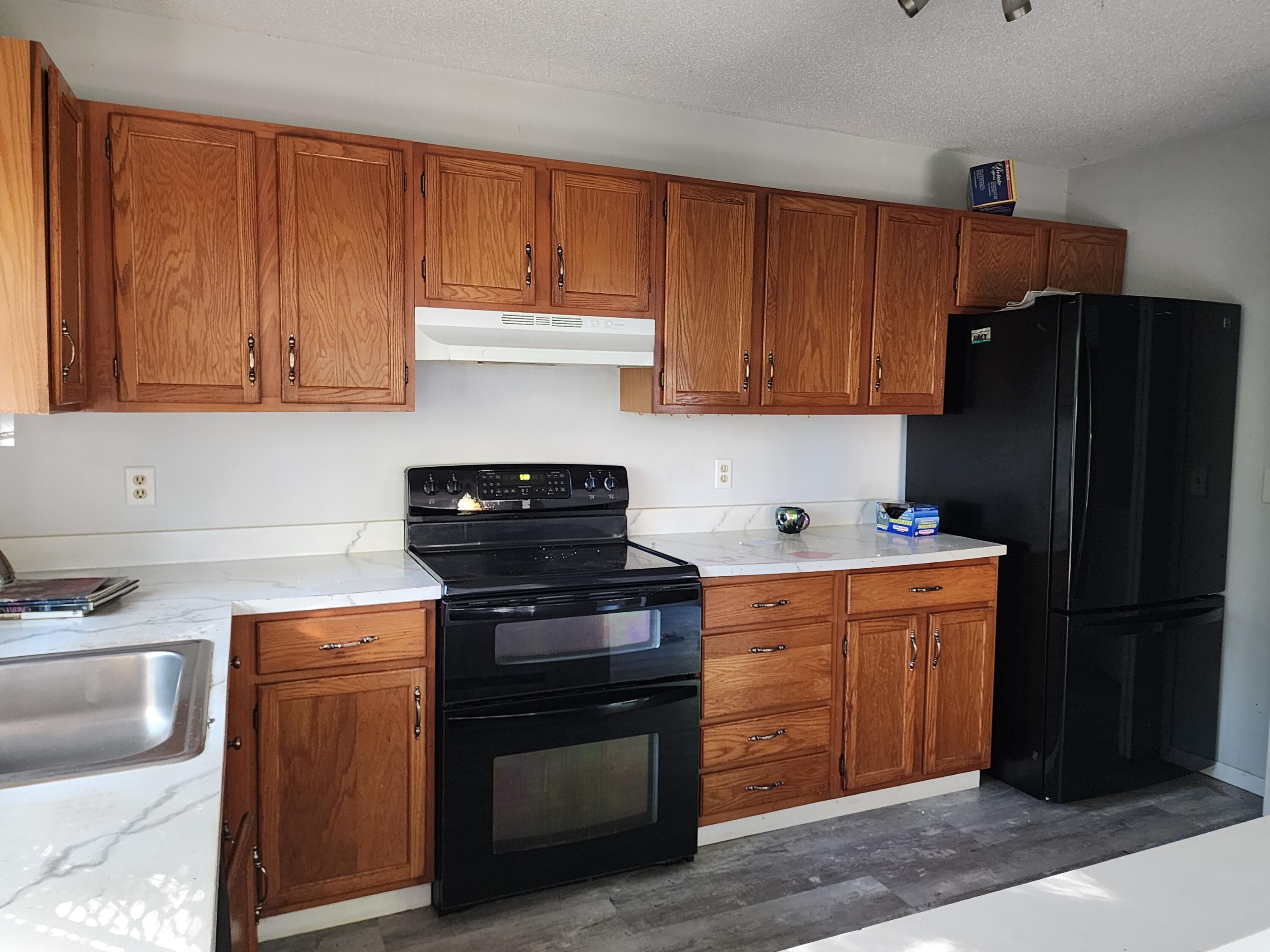 10 Round House Road, Unit 10 Buzzards Bay, MA 02532 - Photo 4 of 7 kitchen