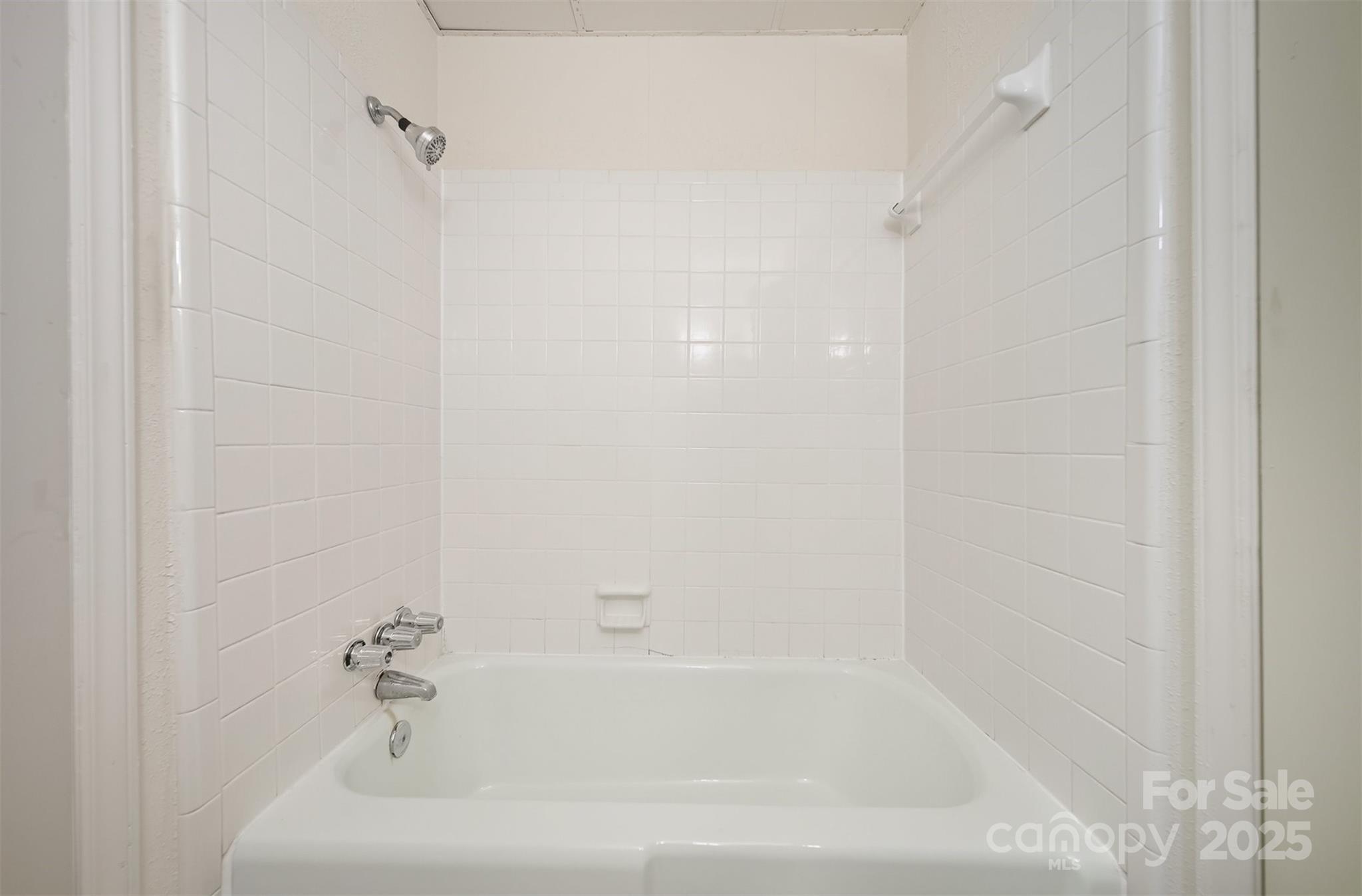 824 6th Street Northwest, Unit 5 Hickory, NC 28601 - Photo 26 of 33 a bathroom with a bathtub
