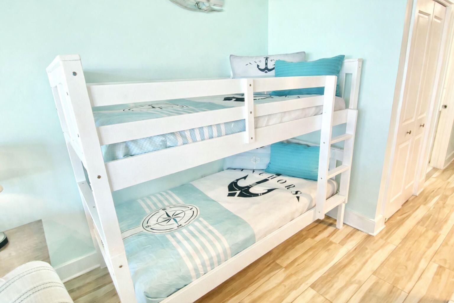 1110 Santa Rosa Boulevard, Unit B626 Fort Walton Beach, FL 32548 - Photo 12 of 34 Bunk Beds