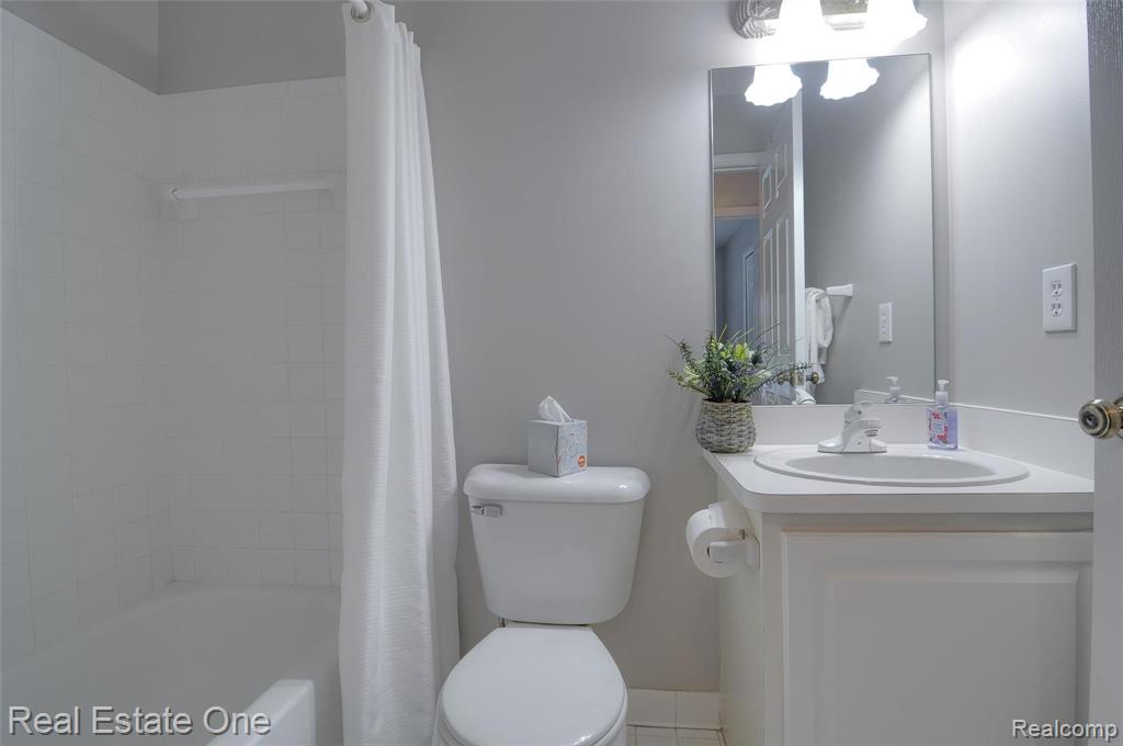 3064 High Pointe Ridge Road, Unit 41 Lake Orion, MI 48359 - Photo 19 of 27