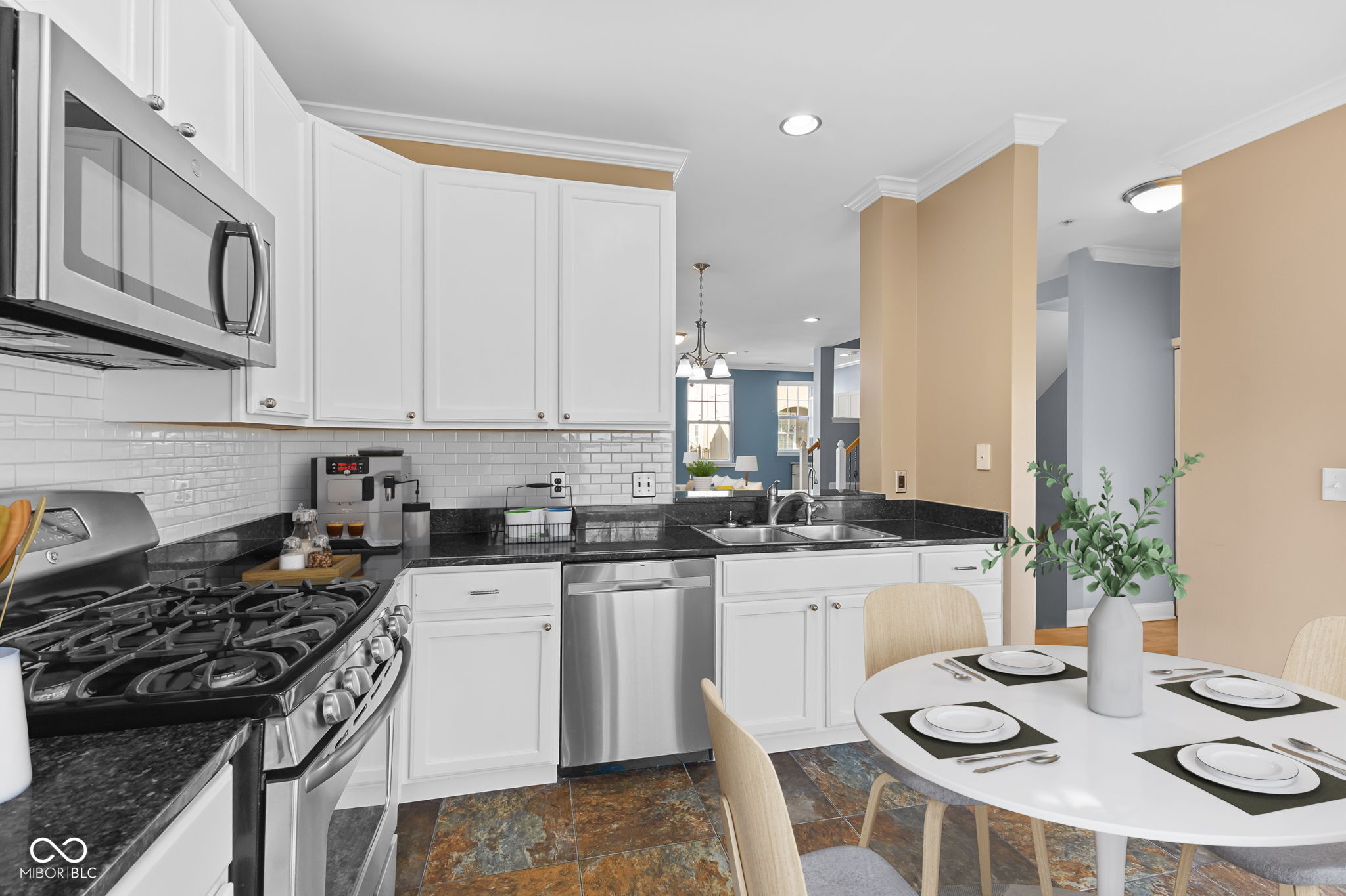 907 Junction Place, Unit 41907 Indianapolis, IN 46220 - Photo 5 of 36