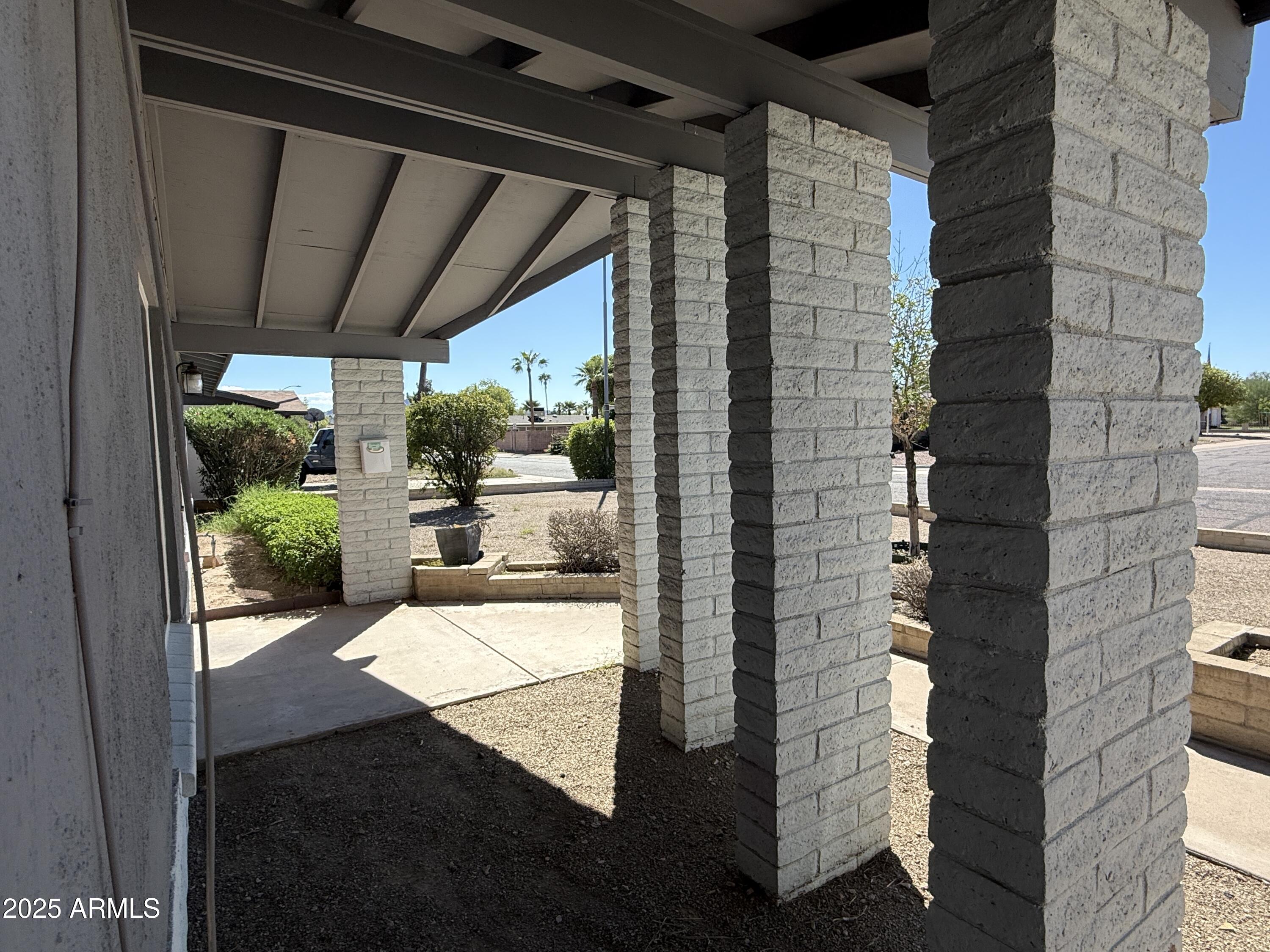 11827 North 35th Street Phoenix, AZ 85028 - Photo 3 of 20 Block Columns