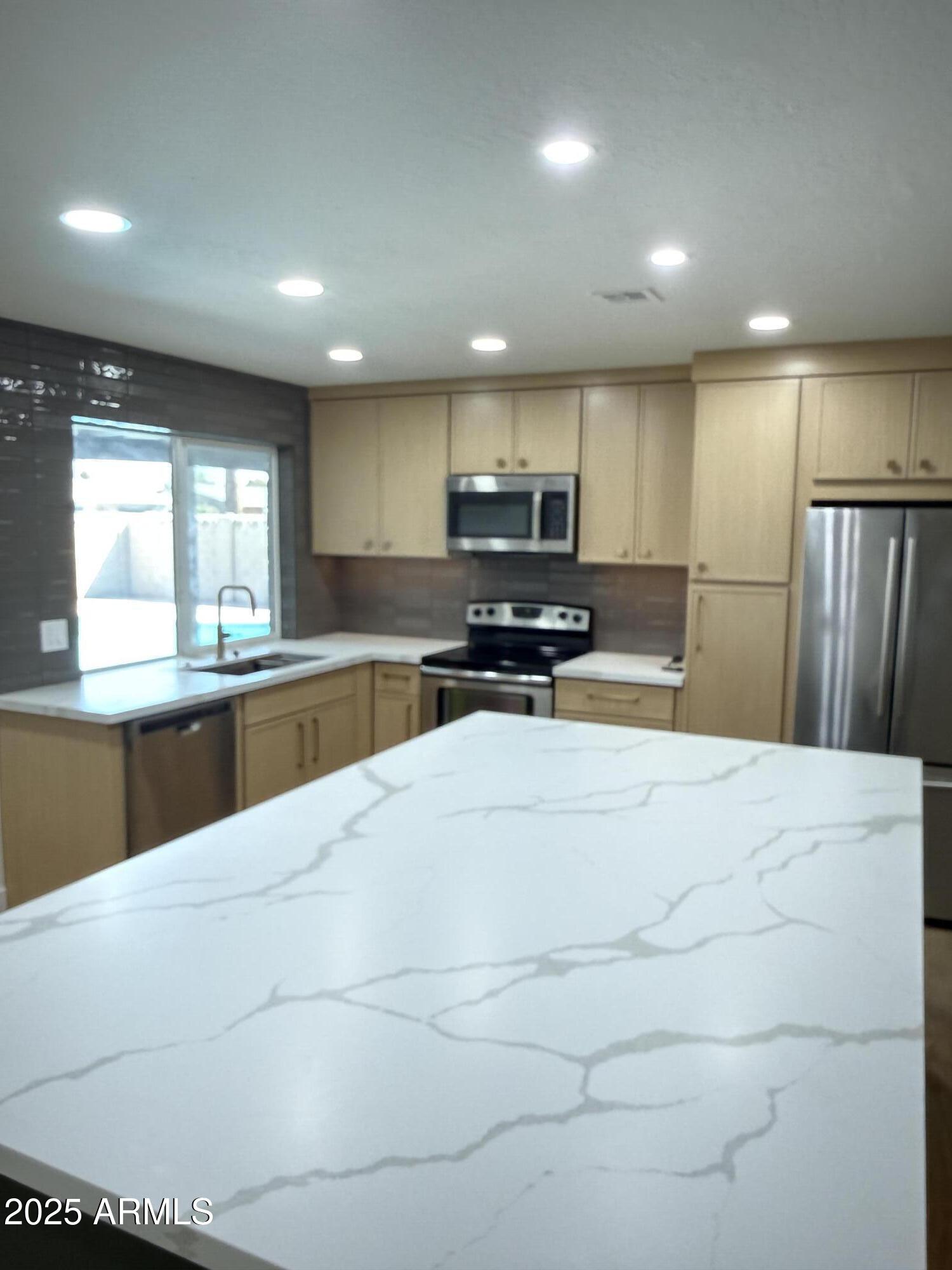 11827 North 35th Street Phoenix, AZ 85028 - Photo 5 of 20 Quartz Counters